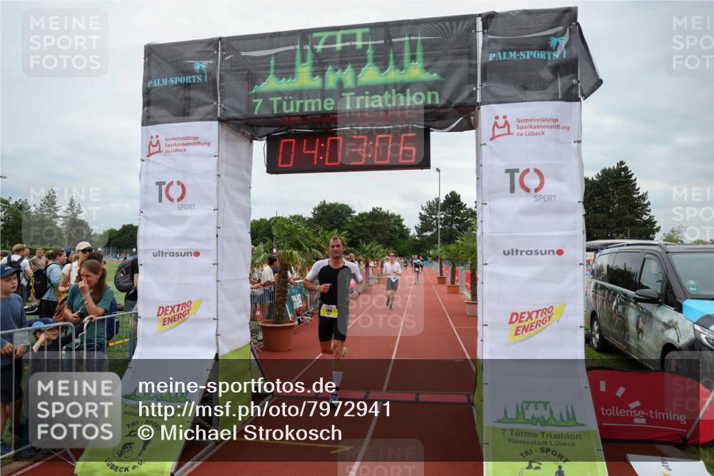 15.06.2025 - 7 Türme Triathlon Michael Strokosch http://msf.ph/oto/7972941 15.06.2025 14:03:06 Ziel 366, 727, 786 meine-sportfotos.de