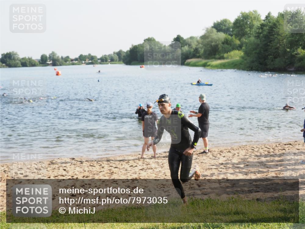 21.06.2025 - 27. Vierlanden-Triathlon MichiJ http://msf.ph/oto/7973035 15.06.2026 08:35:29 Schwimmen 6, 21, 47, 158 meine-sportfotos.de