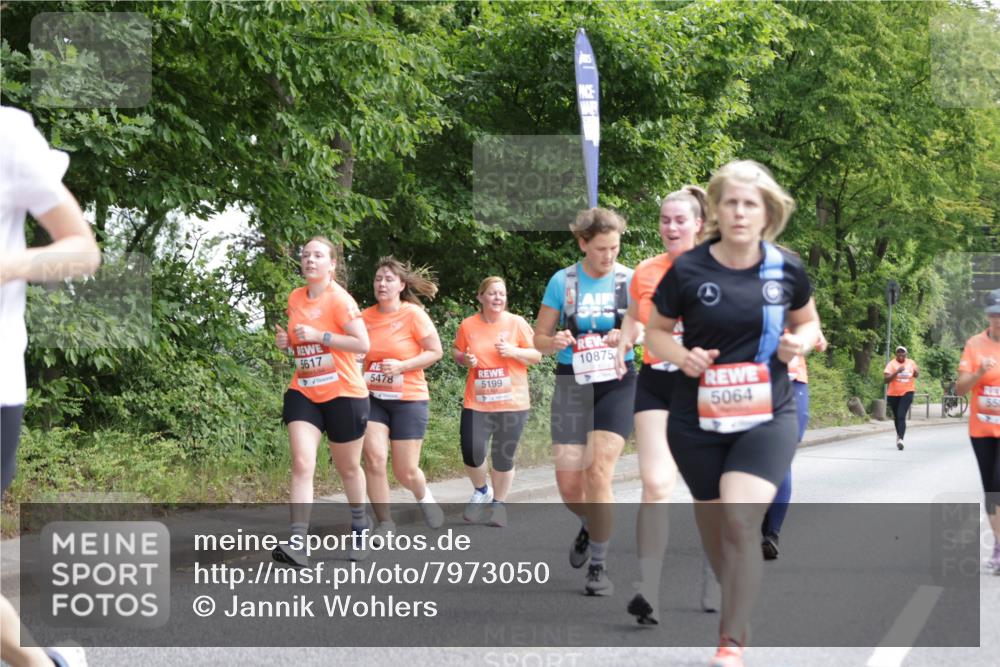 15.06.2025 - REWE Women's Run Jannik Wohlers http://msf.ph/oto/7973050 15.06.2025 10:07:43 Laufen 5617, 10875, 5478, 5199, 5064, 550 meine-sportfotos.de