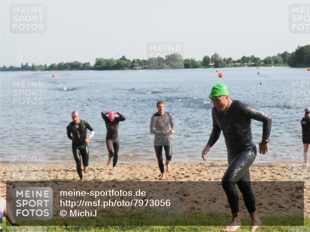 21.06.2025 - 27. Vierlanden-Triathlon MichiJ http://msf.ph/oto/7973056 15.06.2026 08:35:36 Schwimmen 6, 21, 47, 75, 85, 158 meine-sportfotos.de