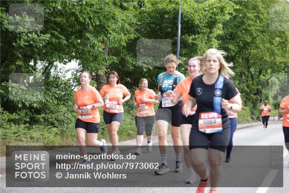 15.06.2025 - REWE Women's Run Jannik Wohlers http://msf.ph/oto/7973062 15.06.2025 10:07:43 Laufen 5617, 1087, 5478, 5199, 5064, 222 meine-sportfotos.de