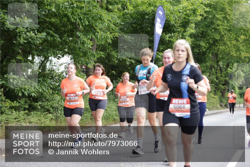 15.06.2025 - REWE Women's Run Jannik Wohlers http://msf.ph/oto/7973066 15.06.2025 10:07:43 Laufen 5617, 5478, 10875, 5199, 5064, 22 meine-sportfotos.de