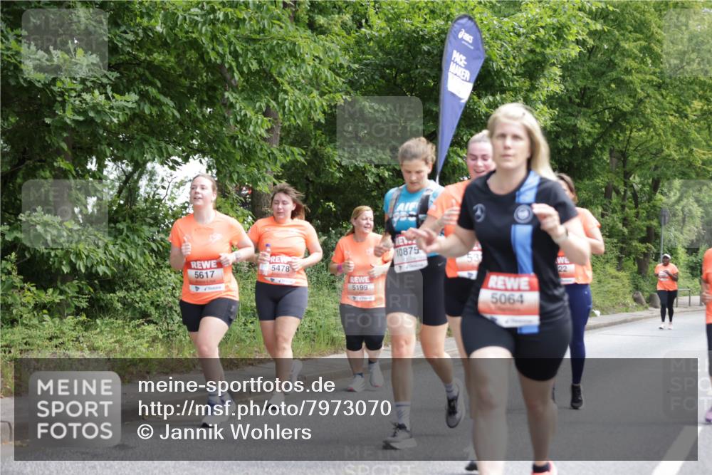 15.06.2025 - REWE Women's Run Jannik Wohlers http://msf.ph/oto/7973070 15.06.2025 10:07:43 Laufen 5617, 5478, 5199, 10875, 22, 5064 meine-sportfotos.de