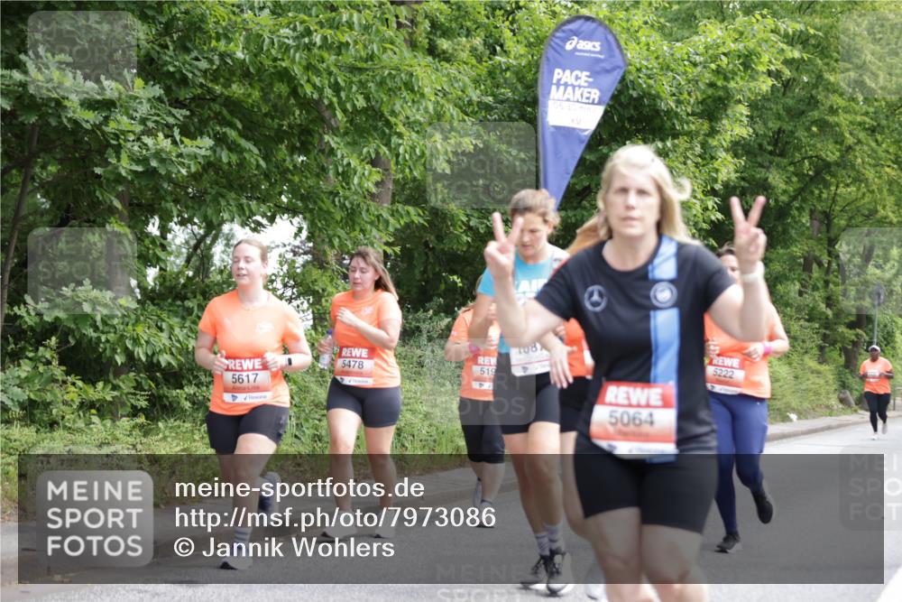 15.06.2025 - REWE Women's Run Jannik Wohlers http://msf.ph/oto/7973086 15.06.2025 10:07:43 Laufen 5617, 5478, 519, 4, 108, 06, 30, 5222, 5064 meine-sportfotos.de