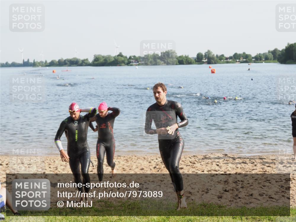 21.06.2025 - 27. Vierlanden-Triathlon MichiJ http://msf.ph/oto/7973089 15.06.2026 08:35:37 Schwimmen 6, 21, 75, 85, 158 meine-sportfotos.de