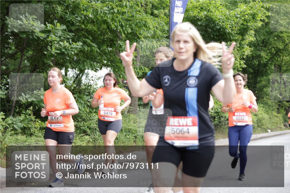15.06.2025 - REWE Women's Run Jannik Wohlers http://msf.ph/oto/7973111 15.06.2025 10:07:44 Laufen 5617, 5478, 5064, 5222 meine-sportfotos.de