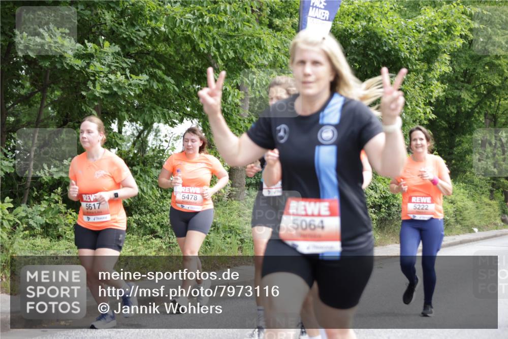 15.06.2025 - REWE Women's Run Jannik Wohlers http://msf.ph/oto/7973116 15.06.2025 10:07:44 Laufen 5617, 5478, 5064, 5222 meine-sportfotos.de
