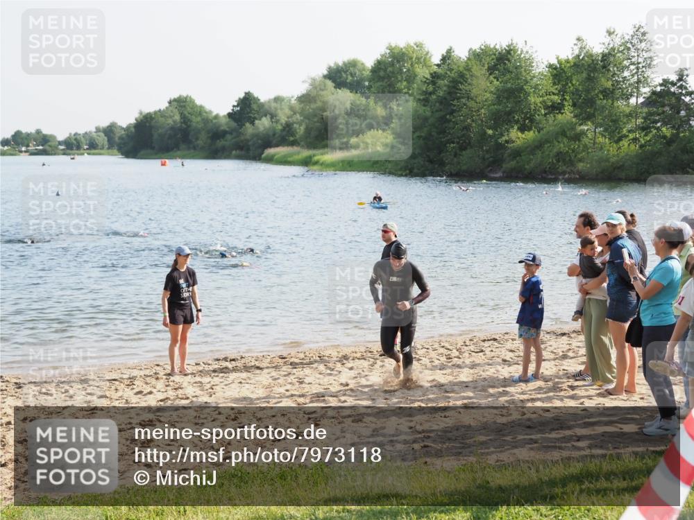 21.06.2025 - 27. Vierlanden-Triathlon MichiJ http://msf.ph/oto/7973118 15.06.2026 08:36:21 Schwimmen 29 meine-sportfotos.de