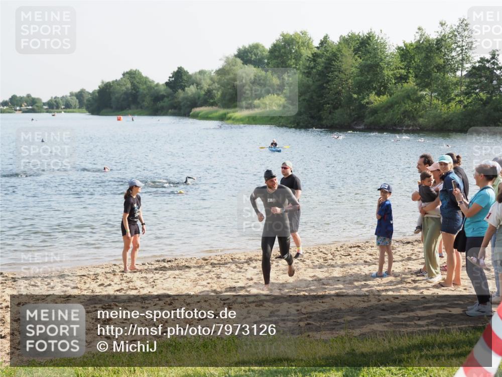 21.06.2025 - 27. Vierlanden-Triathlon MichiJ http://msf.ph/oto/7973126 15.06.2026 08:36:21 Schwimmen 29 meine-sportfotos.de