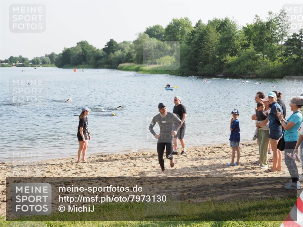 21.06.2025 - 27. Vierlanden-Triathlon MichiJ http://msf.ph/oto/7973130 15.06.2026 08:36:21 Schwimmen 29 meine-sportfotos.de