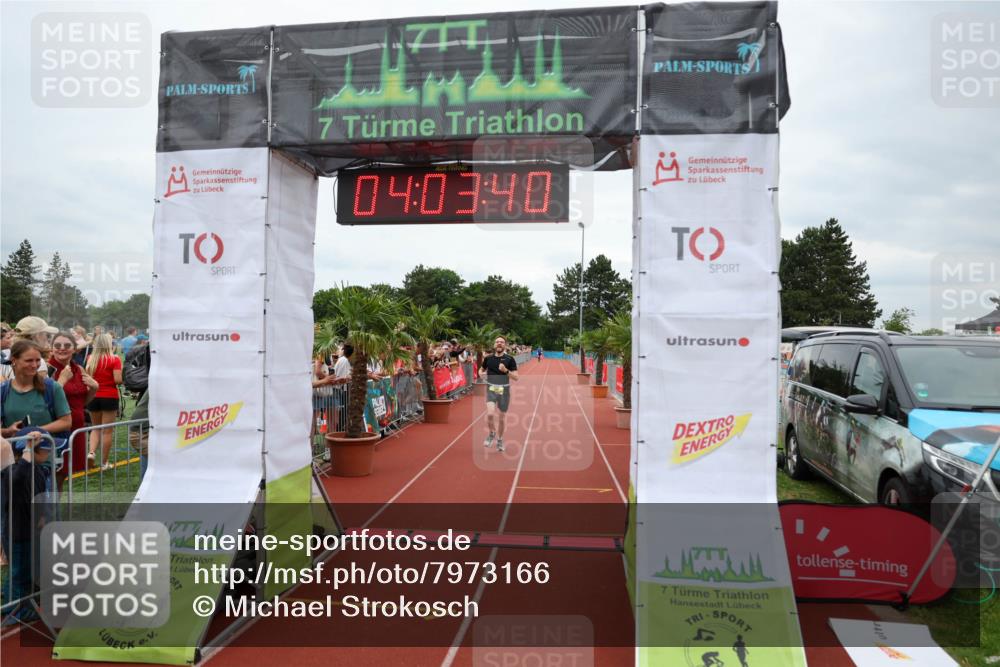 15.06.2025 - 7 Türme Triathlon Michael Strokosch http://msf.ph/oto/7973166 15.06.2025 14:03:39 Ziel 947 meine-sportfotos.de