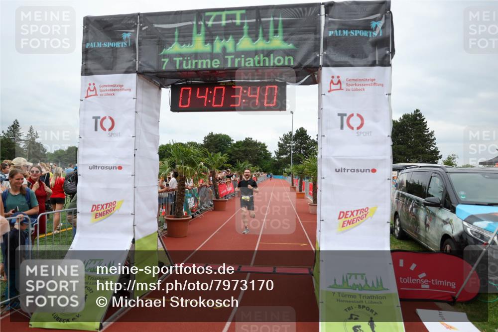 15.06.2025 - 7 Türme Triathlon Michael Strokosch http://msf.ph/oto/7973170 15.06.2025 14:03:39 Ziel 947 meine-sportfotos.de