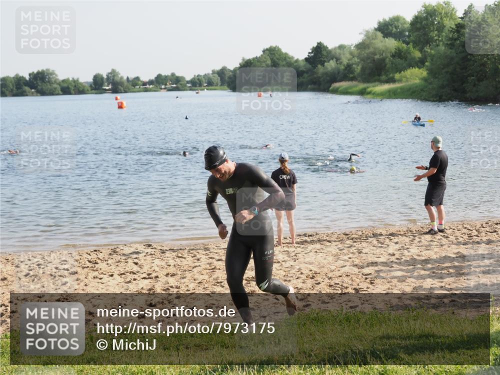 21.06.2025 - 27. Vierlanden-Triathlon MichiJ http://msf.ph/oto/7973175 15.06.2026 08:36:23 Schwimmen 29 meine-sportfotos.de