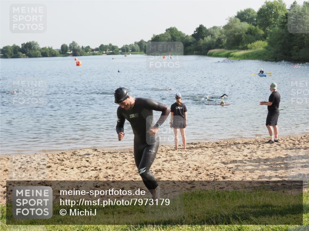 21.06.2025 - 27. Vierlanden-Triathlon MichiJ http://msf.ph/oto/7973179 15.06.2026 08:36:23 Schwimmen 29 meine-sportfotos.de