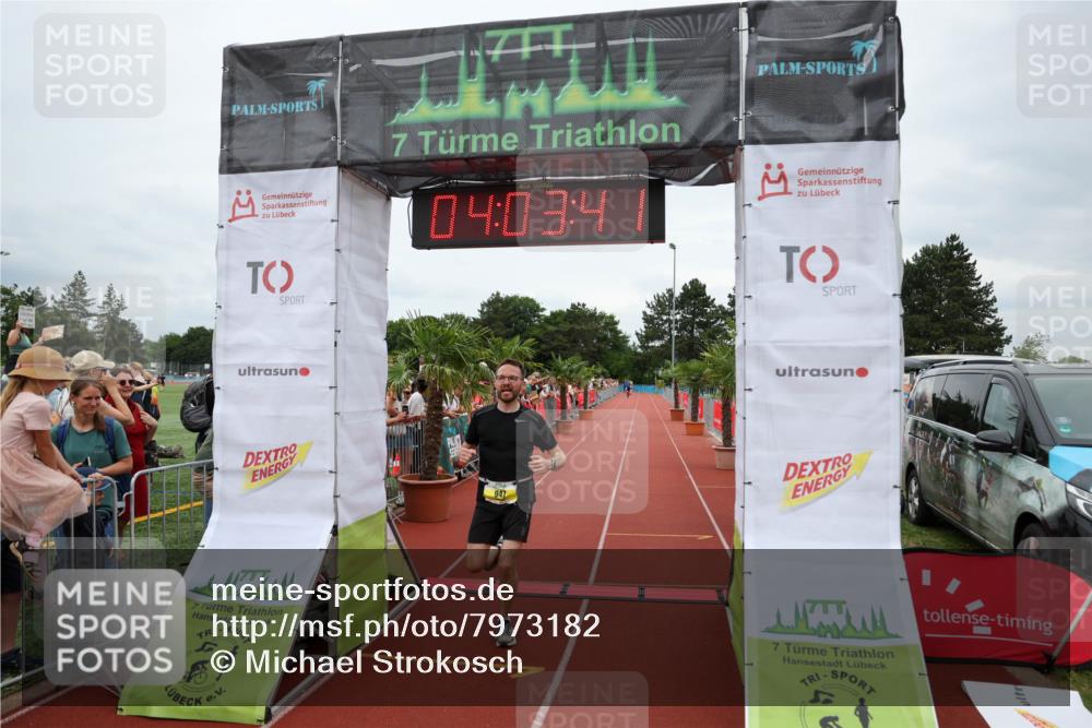 15.06.2025 - 7 Türme Triathlon Michael Strokosch http://msf.ph/oto/7973182 15.06.2025 14:03:41 Ziel 947 meine-sportfotos.de