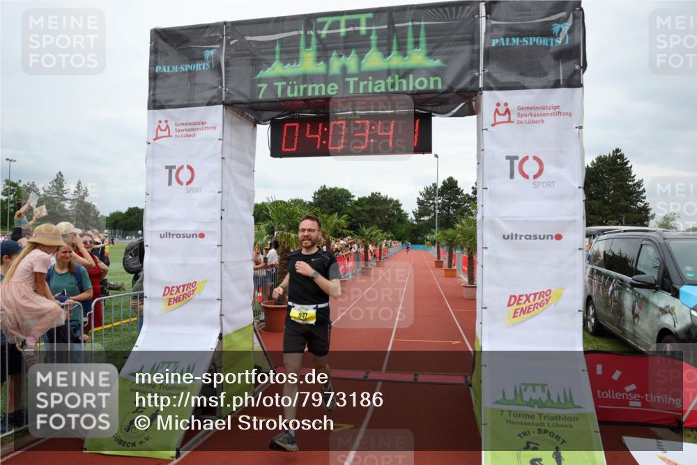 15.06.2025 - 7 Türme Triathlon Michael Strokosch http://msf.ph/oto/7973186 15.06.2025 14:03:41 Ziel 947 meine-sportfotos.de