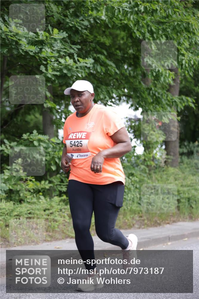 15.06.2025 - REWE Women's Run Jannik Wohlers http://msf.ph/oto/7973187 15.06.2025 10:07:53 Laufen 5425 meine-sportfotos.de