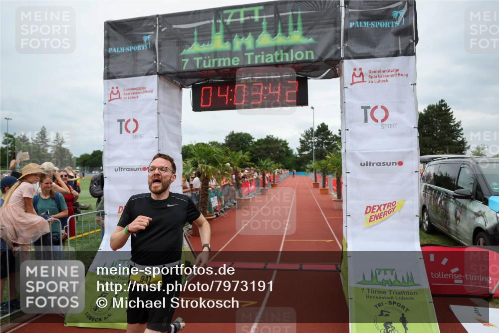 15.06.2025 - 7 Türme Triathlon Michael Strokosch http://msf.ph/oto/7973191 15.06.2025 14:03:41 Ziel 947 meine-sportfotos.de
