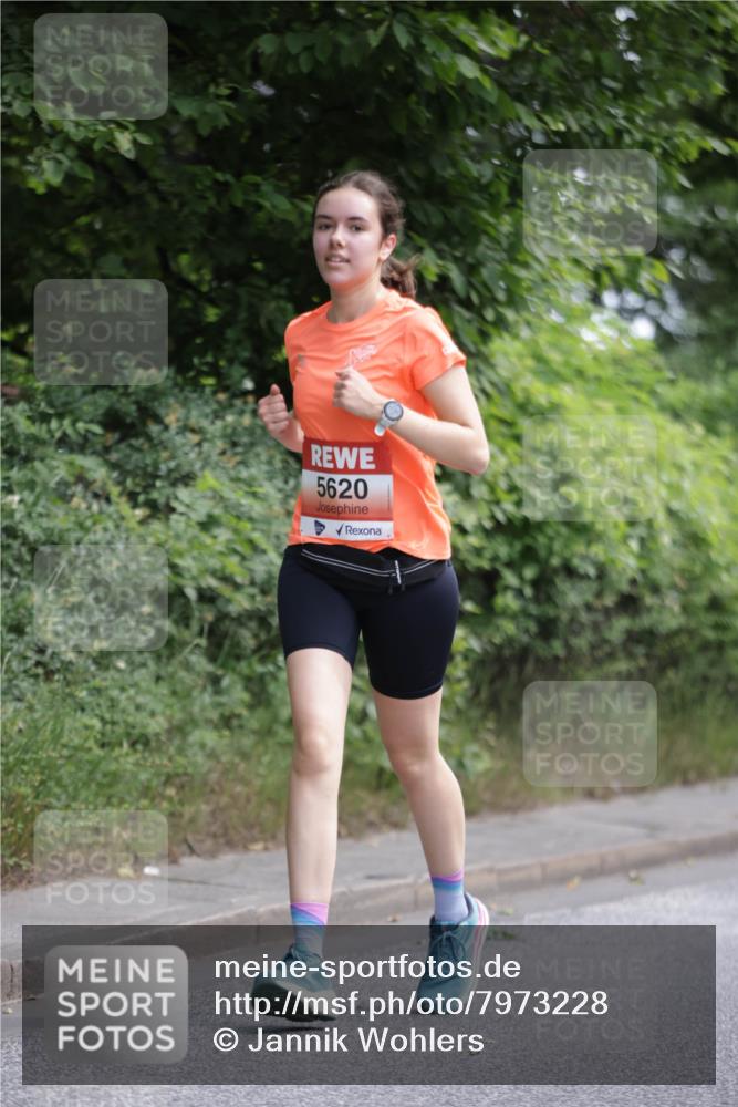 15.06.2025 - REWE Women's Run Jannik Wohlers http://msf.ph/oto/7973228 15.06.2025 10:07:57 Laufen 5620 meine-sportfotos.de