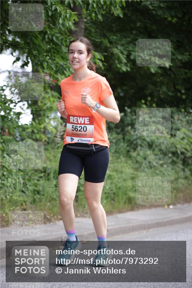 15.06.2025 - REWE Women's Run Jannik Wohlers http://msf.ph/oto/7973292 15.06.2025 10:07:58 Laufen 5620 meine-sportfotos.de
