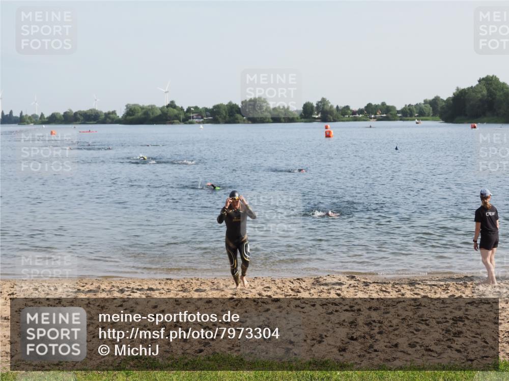 21.06.2025 - 27. Vierlanden-Triathlon MichiJ http://msf.ph/oto/7973304 15.06.2026 08:36:48 Schwimmen 39, 83 meine-sportfotos.de