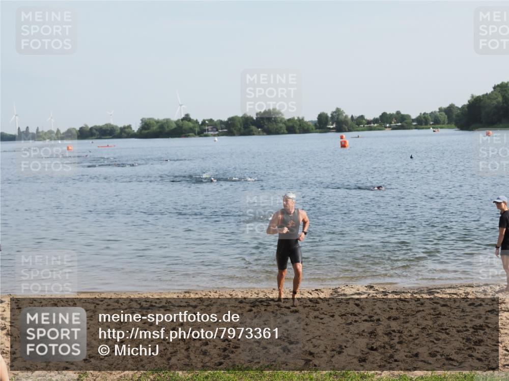 21.06.2025 - 27. Vierlanden-Triathlon MichiJ http://msf.ph/oto/7973361 15.06.2026 08:36:57 Schwimmen 39, 69 meine-sportfotos.de