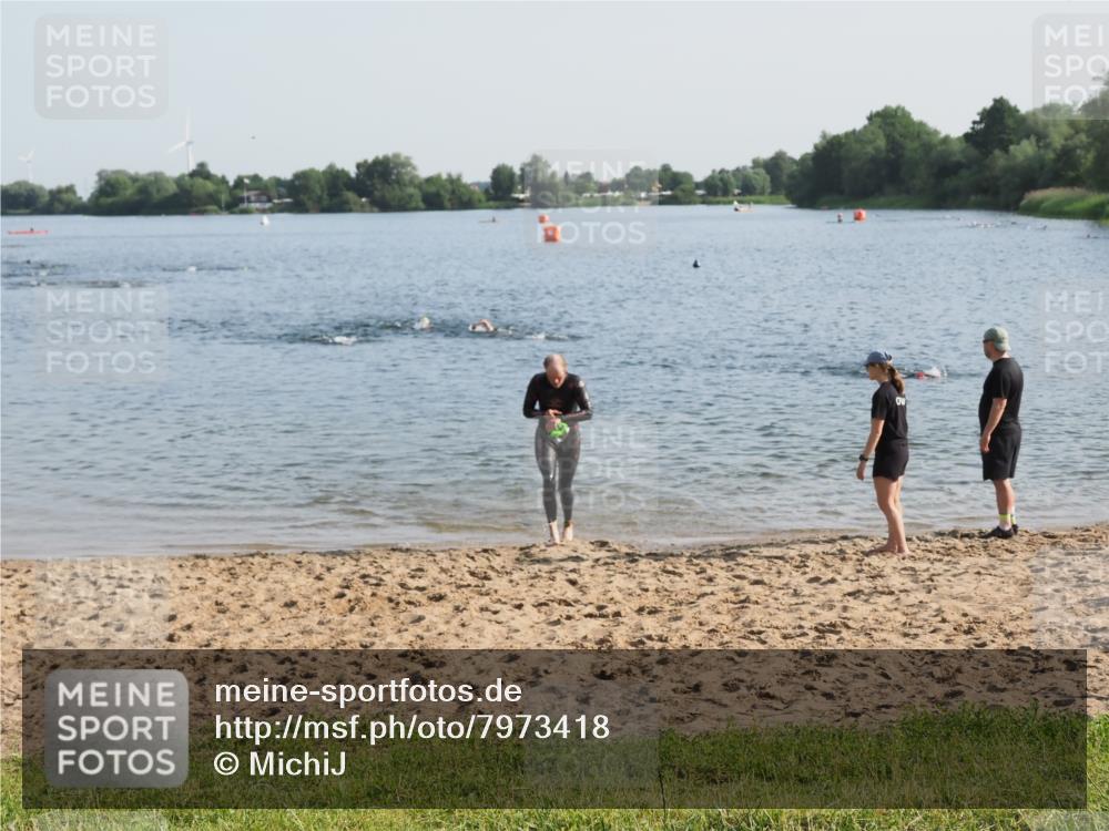 21.06.2025 - 27. Vierlanden-Triathlon MichiJ http://msf.ph/oto/7973418 15.06.2026 08:37:11 Schwimmen 187 meine-sportfotos.de