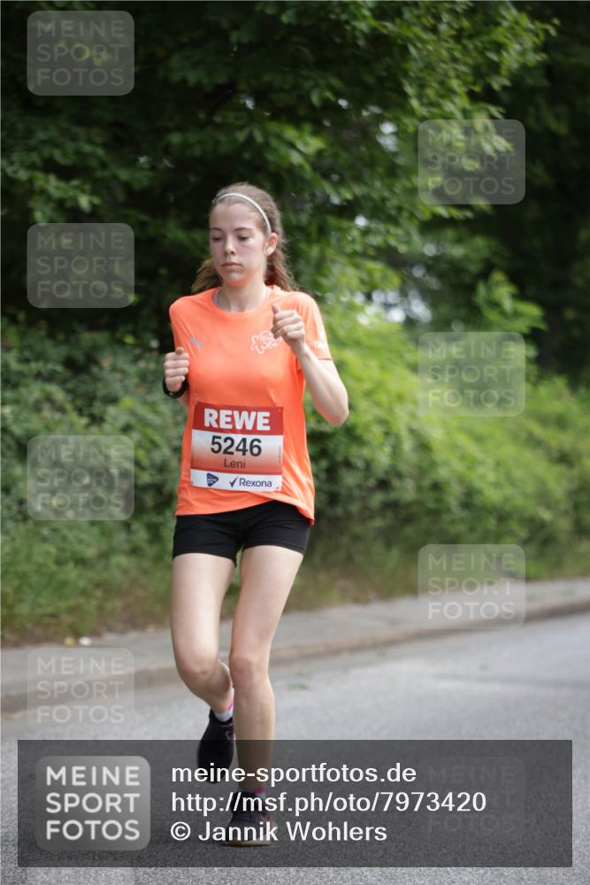 15.06.2025 - REWE Women's Run Jannik Wohlers http://msf.ph/oto/7973420 15.06.2025 10:08:03 Laufen 5246 meine-sportfotos.de