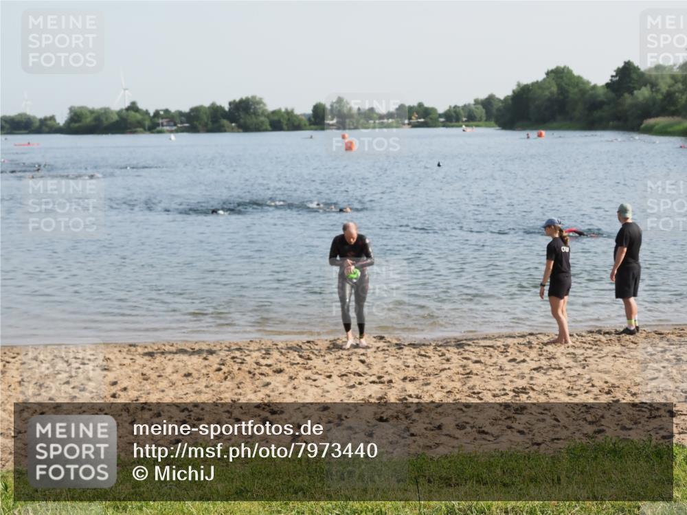21.06.2025 - 27. Vierlanden-Triathlon MichiJ http://msf.ph/oto/7973440 15.06.2026 08:37:12 Schwimmen 187 meine-sportfotos.de