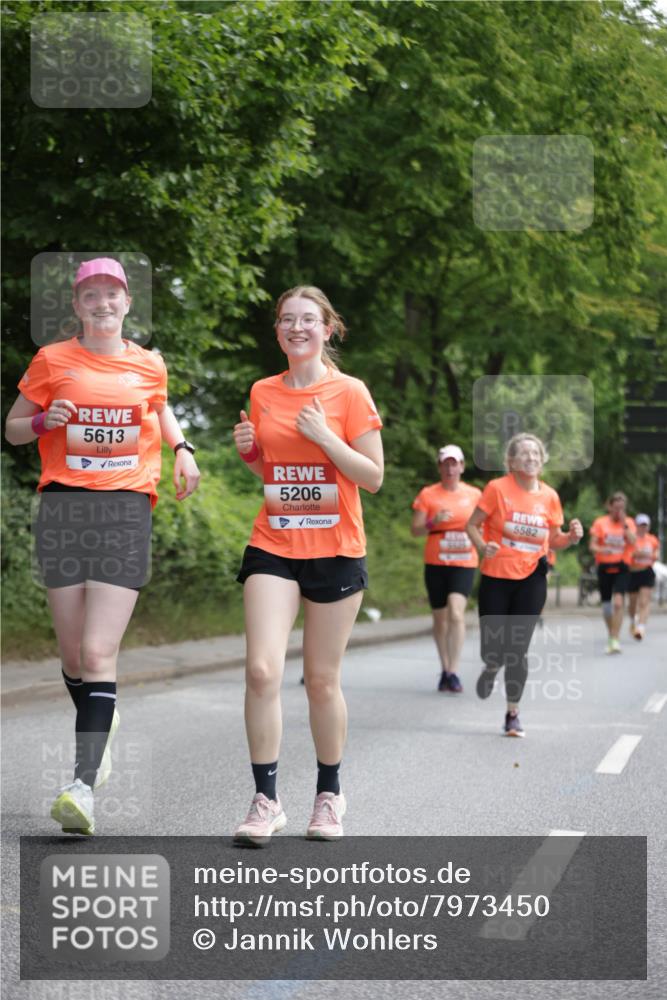 15.06.2025 - REWE Women's Run Jannik Wohlers http://msf.ph/oto/7973450 15.06.2025 10:08:06 Laufen 5613, 5206, 5582 meine-sportfotos.de