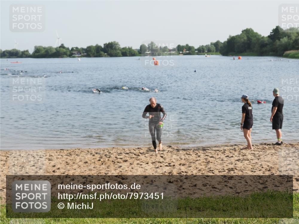 21.06.2025 - 27. Vierlanden-Triathlon MichiJ http://msf.ph/oto/7973451 15.06.2026 08:37:12 Schwimmen 187 meine-sportfotos.de