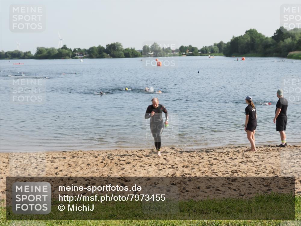 21.06.2025 - 27. Vierlanden-Triathlon MichiJ http://msf.ph/oto/7973455 15.06.2026 08:37:12 Schwimmen 187 meine-sportfotos.de