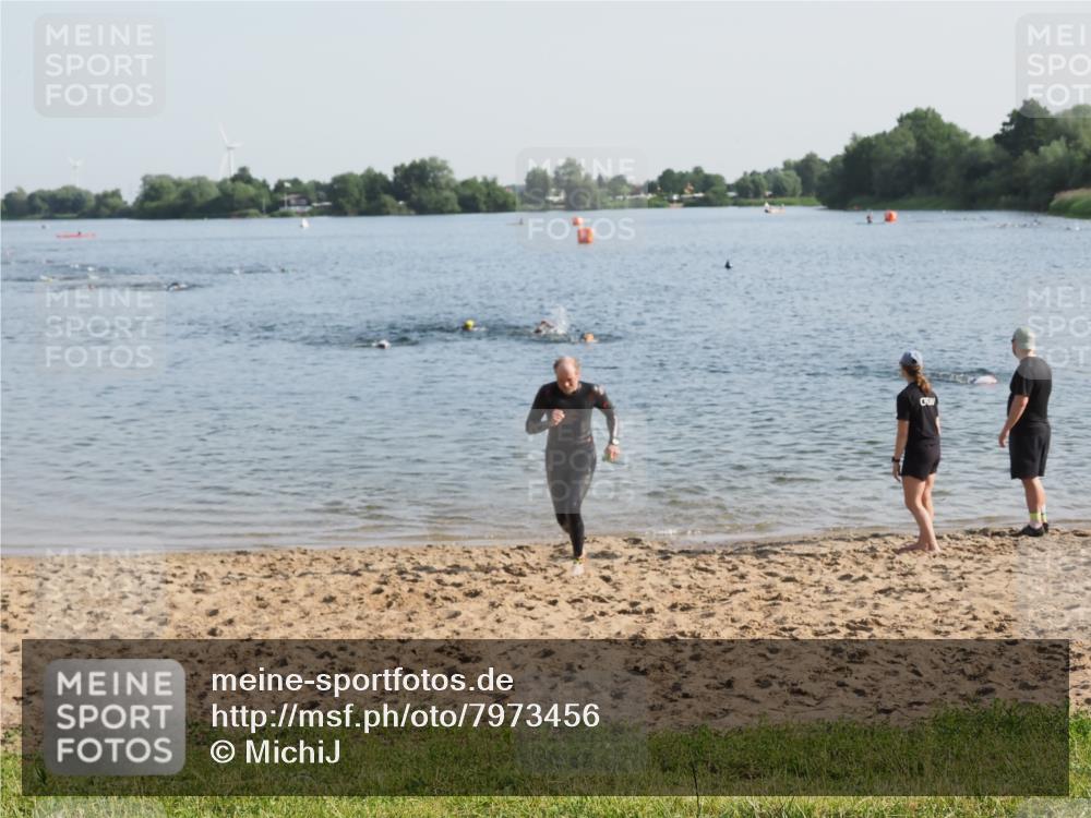 21.06.2025 - 27. Vierlanden-Triathlon MichiJ http://msf.ph/oto/7973456 15.06.2026 08:37:13 Schwimmen 187 meine-sportfotos.de