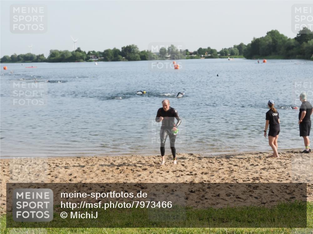 21.06.2025 - 27. Vierlanden-Triathlon MichiJ http://msf.ph/oto/7973466 15.06.2026 08:37:13 Schwimmen 187 meine-sportfotos.de