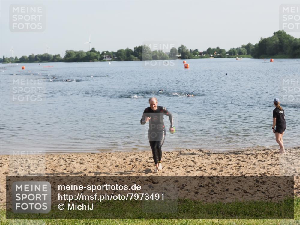 21.06.2025 - 27. Vierlanden-Triathlon MichiJ http://msf.ph/oto/7973491 15.06.2026 08:37:14 Schwimmen 187 meine-sportfotos.de