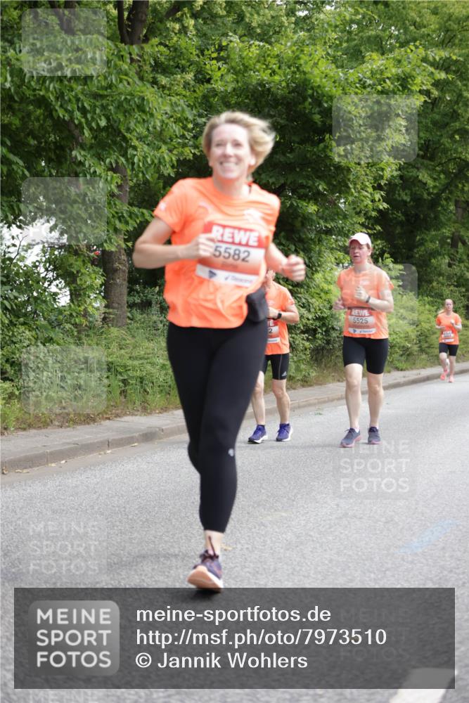 15.06.2025 - REWE Women's Run Jannik Wohlers http://msf.ph/oto/7973510 15.06.2025 10:08:10 Laufen 5582, 5525, 5404 meine-sportfotos.de