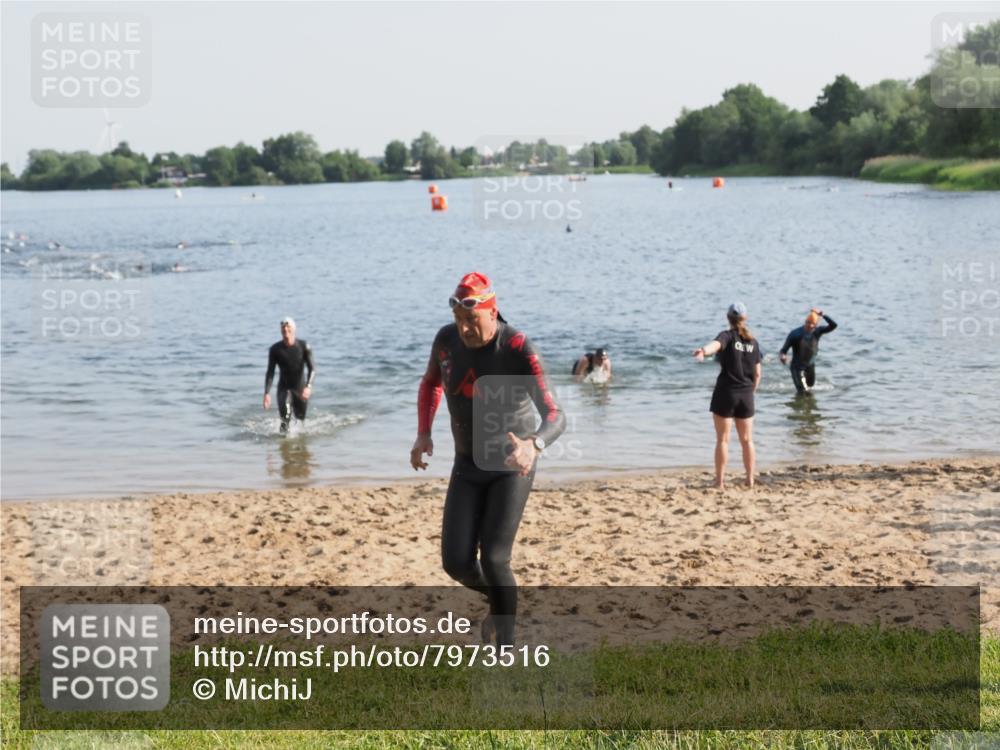 21.06.2025 - 27. Vierlanden-Triathlon MichiJ http://msf.ph/oto/7973516 15.06.2026 08:37:35 Schwimmen 9, 181 meine-sportfotos.de