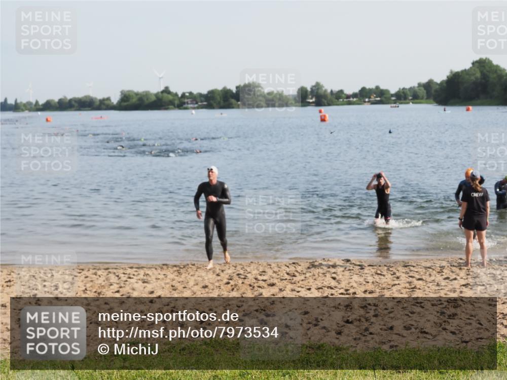21.06.2025 - 27. Vierlanden-Triathlon MichiJ http://msf.ph/oto/7973534 15.06.2026 08:37:39 Schwimmen 9, 73, 180, 181 meine-sportfotos.de