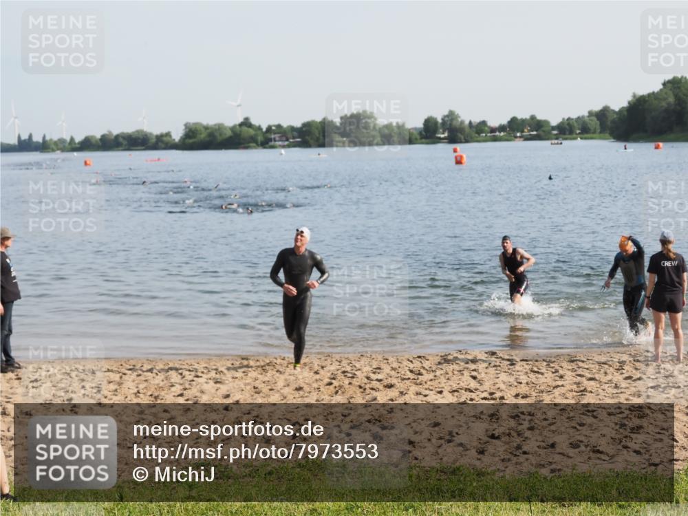 21.06.2025 - 27. Vierlanden-Triathlon MichiJ http://msf.ph/oto/7973553 15.06.2026 08:37:39 Schwimmen 9, 73, 180, 181 meine-sportfotos.de