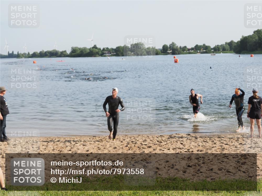 21.06.2025 - 27. Vierlanden-Triathlon MichiJ http://msf.ph/oto/7973558 15.06.2026 08:37:39 Schwimmen 9, 73, 180, 181 meine-sportfotos.de
