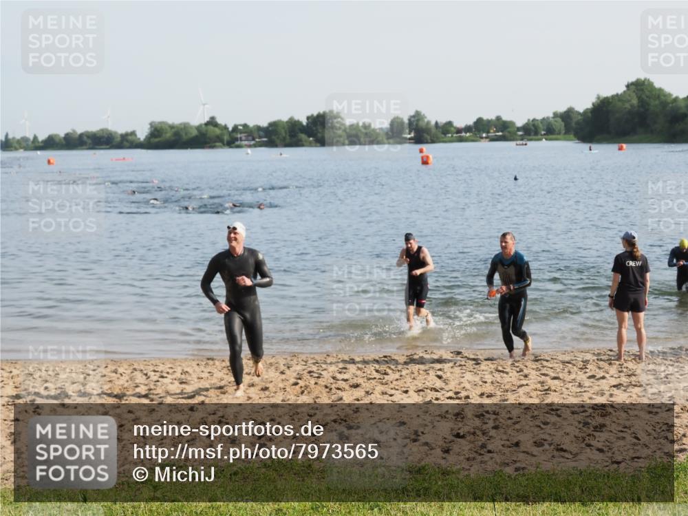 21.06.2025 - 27. Vierlanden-Triathlon MichiJ http://msf.ph/oto/7973565 15.06.2026 08:37:41 Schwimmen 9, 73, 180, 181 meine-sportfotos.de