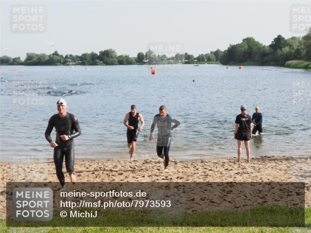 21.06.2025 - 27. Vierlanden-Triathlon MichiJ http://msf.ph/oto/7973593 15.06.2026 08:37:42 Schwimmen 9, 73, 171, 180, 181 meine-sportfotos.de