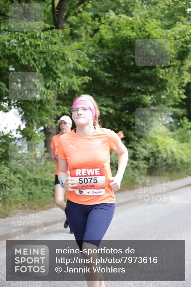 15.06.2025 - REWE Women's Run Jannik Wohlers http://msf.ph/oto/7973616 15.06.2025 10:08:19 Laufen 5075 meine-sportfotos.de