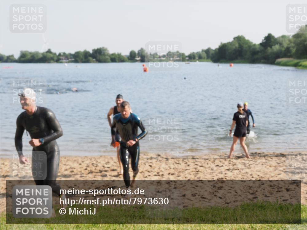 21.06.2025 - 27. Vierlanden-Triathlon MichiJ http://msf.ph/oto/7973630 15.06.2026 08:37:43 Schwimmen 9, 73, 171, 180, 181 meine-sportfotos.de