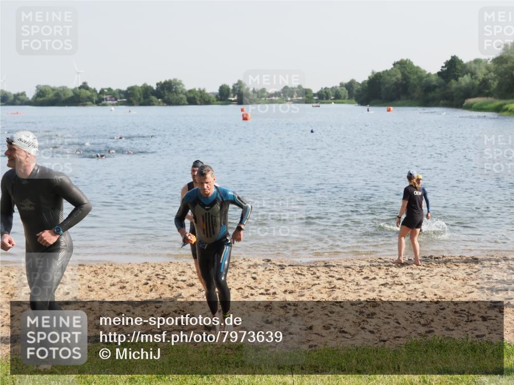 21.06.2025 - 27. Vierlanden-Triathlon MichiJ http://msf.ph/oto/7973639 15.06.2026 08:37:43 Schwimmen 9, 73, 171, 180, 181 meine-sportfotos.de