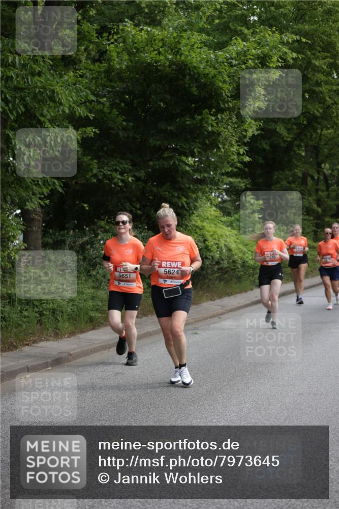 15.06.2025 - REWE Women's Run Jannik Wohlers http://msf.ph/oto/7973645 15.06.2025 10:08:24 Laufen 5651, 5624 meine-sportfotos.de