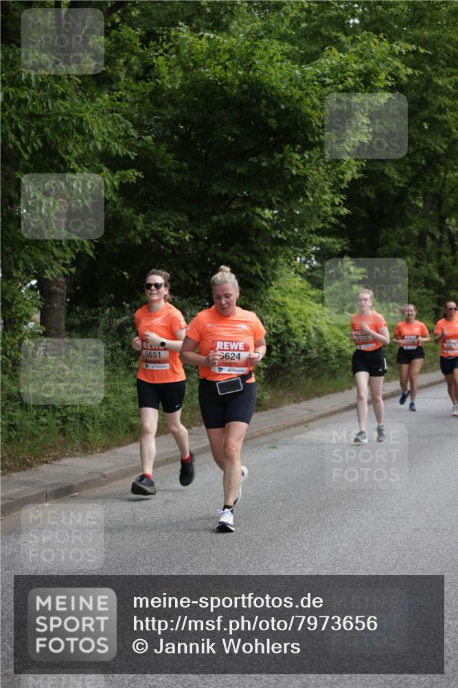 15.06.2025 - REWE Women's Run Jannik Wohlers http://msf.ph/oto/7973656 15.06.2025 10:08:24 Laufen 5651, 5624, 5370, 5377 meine-sportfotos.de