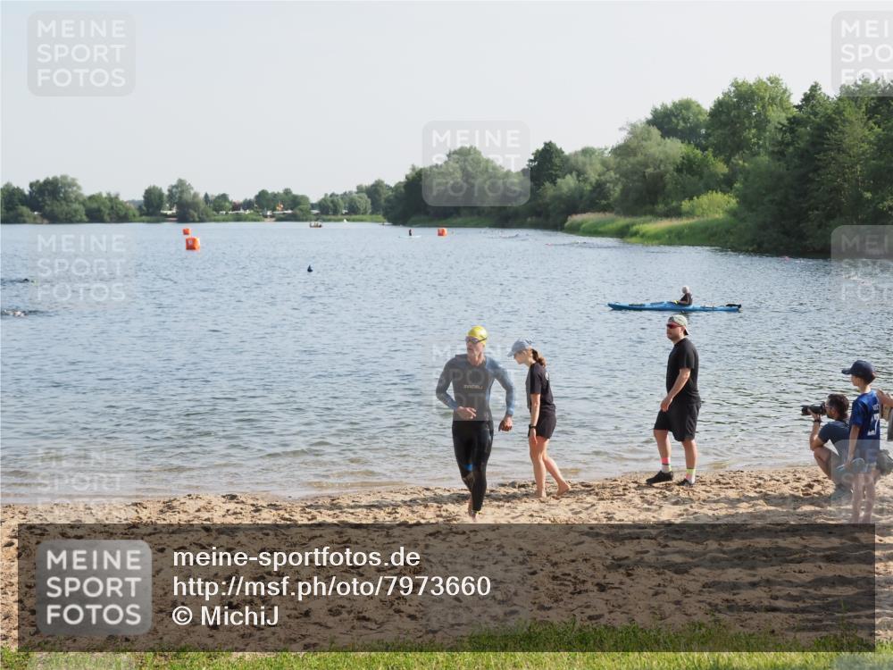 21.06.2025 - 27. Vierlanden-Triathlon MichiJ http://msf.ph/oto/7973660 15.06.2026 08:37:48 Schwimmen 73, 171, 180, 181 meine-sportfotos.de