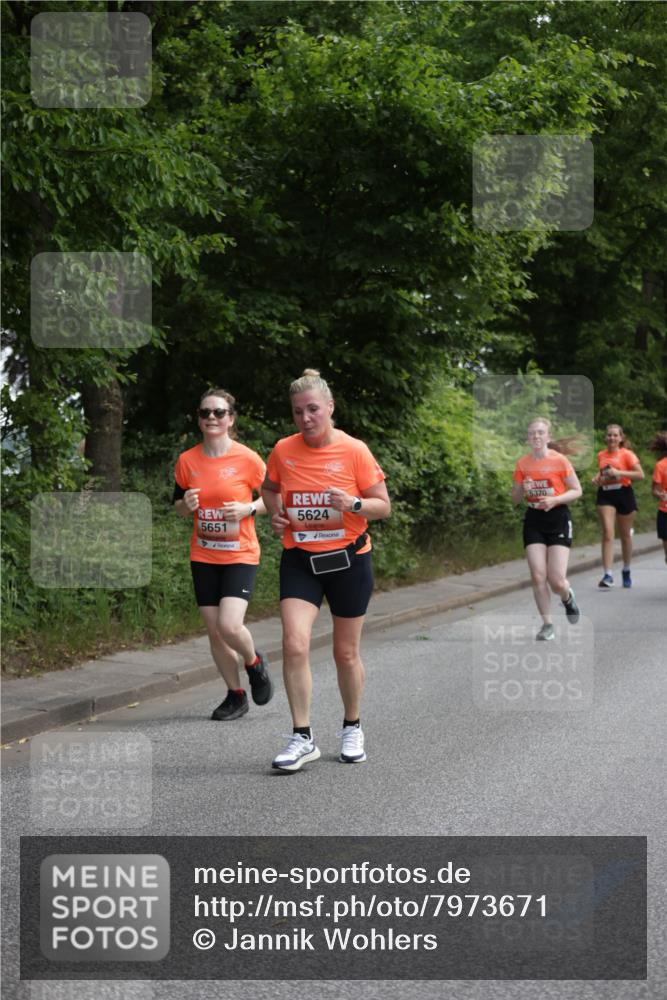 15.06.2025 - REWE Women's Run Jannik Wohlers http://msf.ph/oto/7973671 15.06.2025 10:08:24 Laufen 5651, 5624, 5370 meine-sportfotos.de