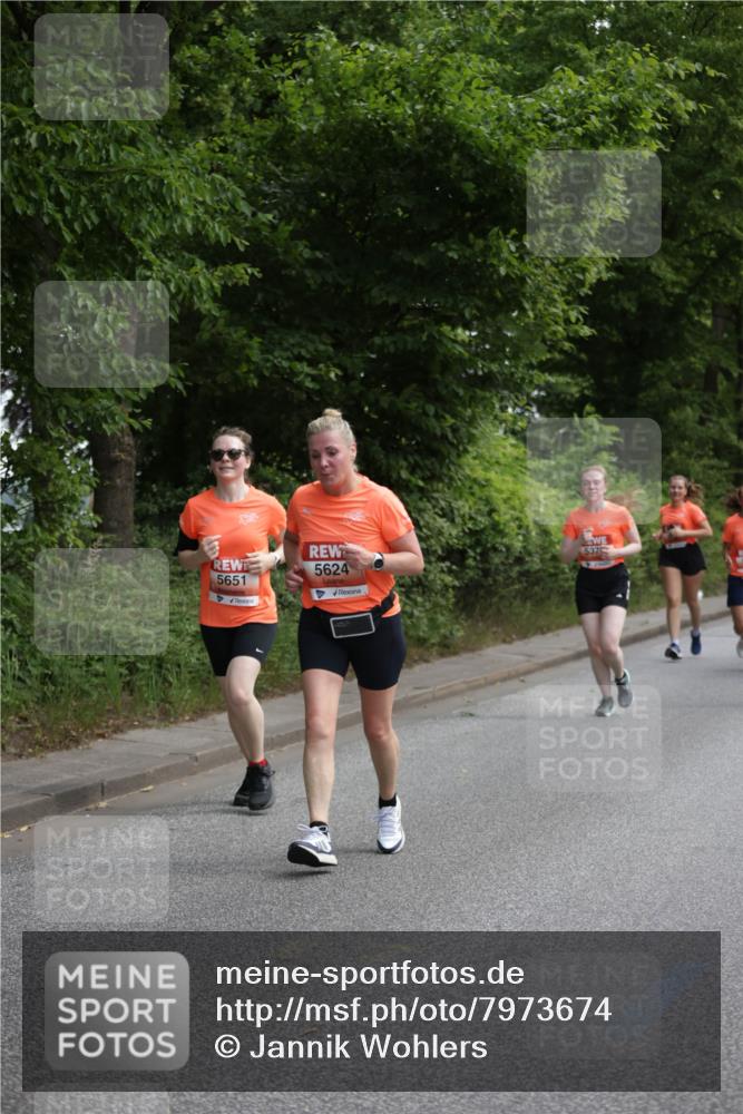 15.06.2025 - REWE Women's Run Jannik Wohlers http://msf.ph/oto/7973674 15.06.2025 10:08:24 Laufen 5651, 5624 meine-sportfotos.de